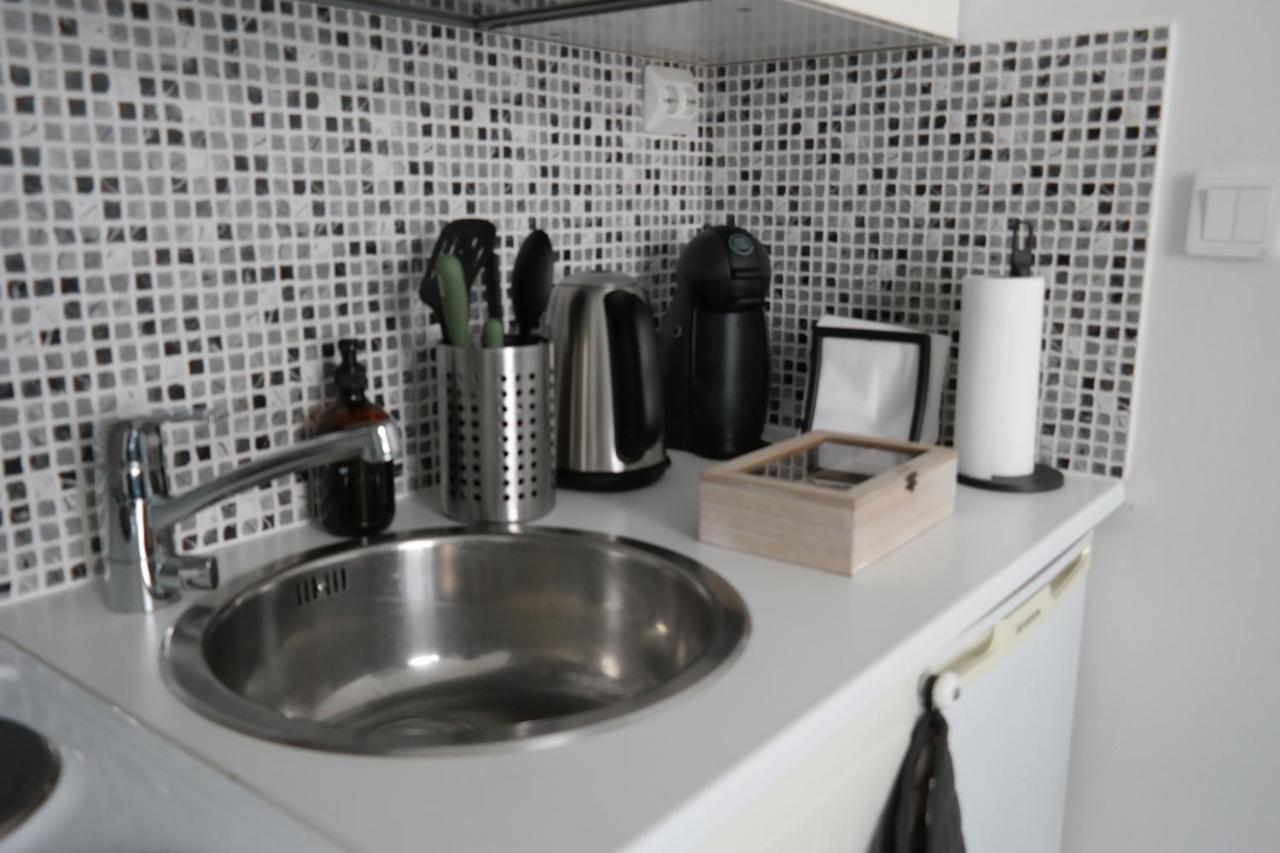 Modern Equipped Studio In Vibrant Kallio, Near Transit & Dining Spots 헬싱키 외부 사진